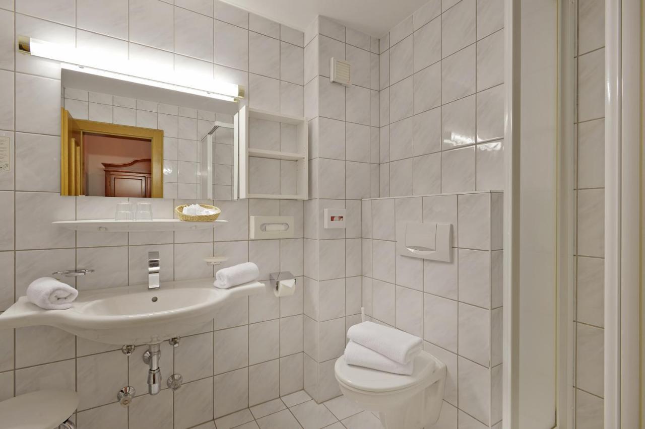 Hotel Waldheim Garni مايرهوفن المظهر الخارجي الصورة