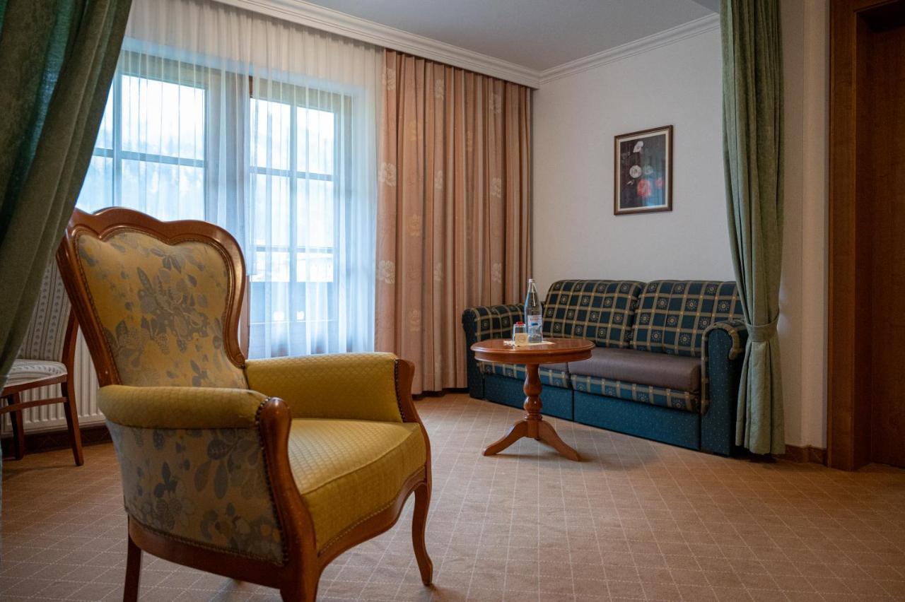 Hotel Waldheim Garni مايرهوفن المظهر الخارجي الصورة