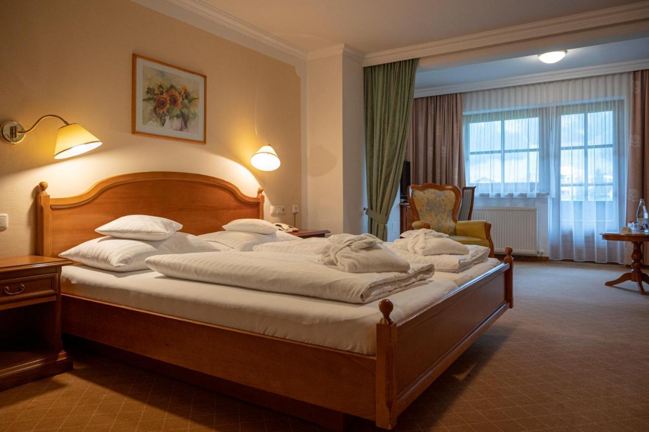 Hotel Waldheim Garni مايرهوفن المظهر الخارجي الصورة