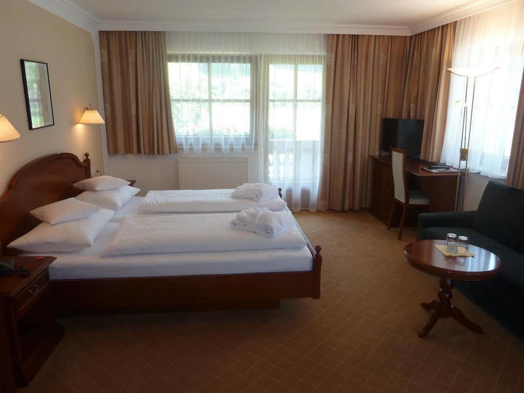 Hotel Waldheim Garni مايرهوفن المظهر الخارجي الصورة